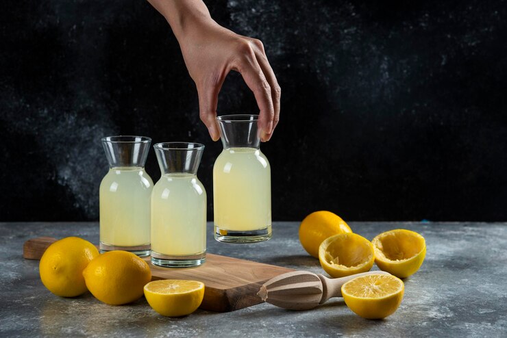 Easily-remove-dark-spots-lemon-juice